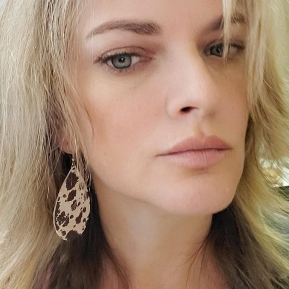 Brown Cow Print Faux Leather Dangle Drop Earrings - Picture 3 of 3